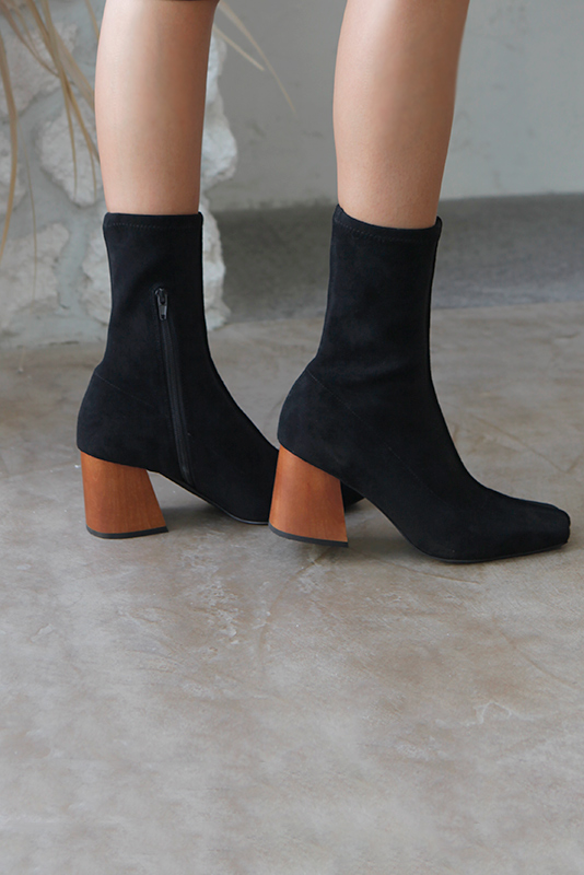 Center Seam Suede Boots