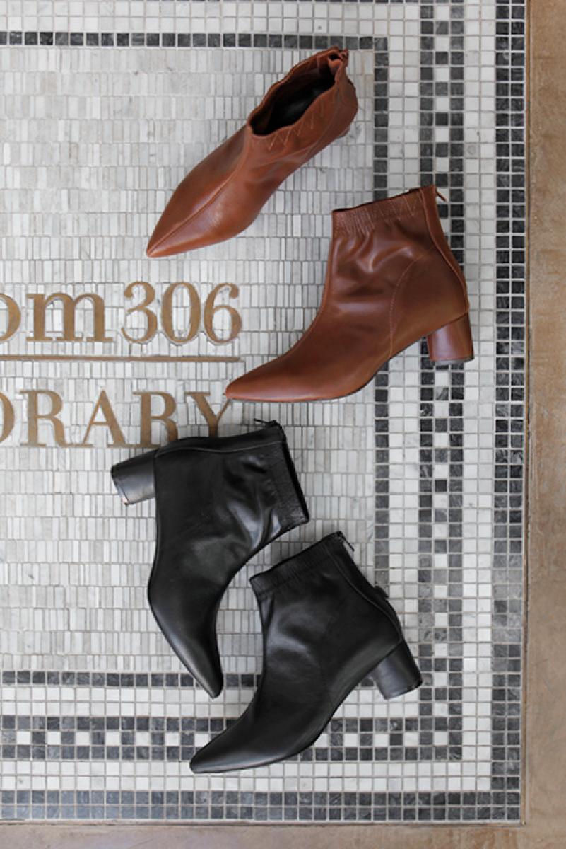 Pointed Leather Short Boots